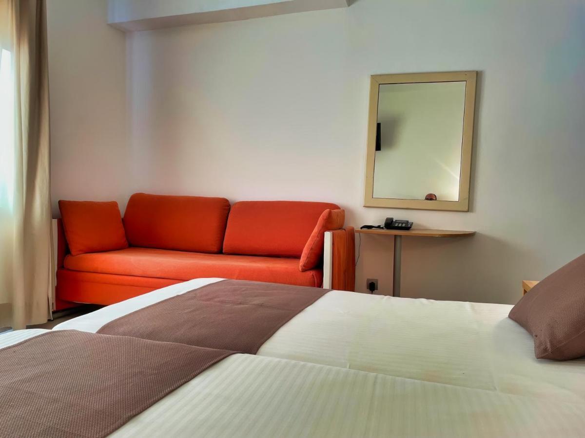 Hotel Villamarina Club Салоу Экстерьер фото